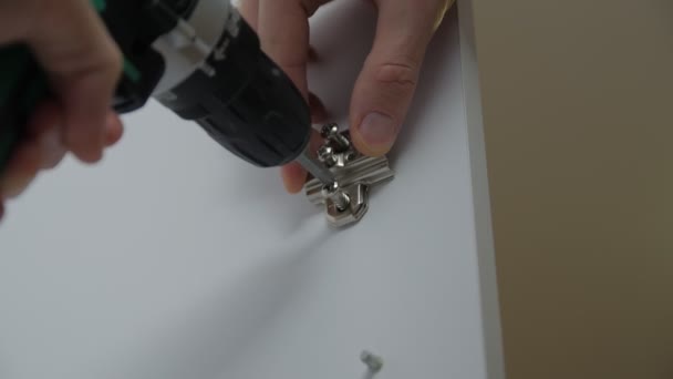 Installation difficile Raccords de meubles — Video