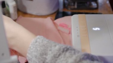 Jel cilası sürülüyor