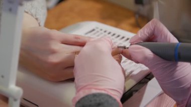 Kadın Eller Donanım Manikürü