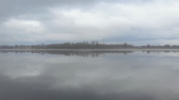 Island River Cloudy — Videoclip de stoc