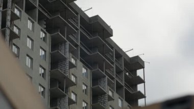 Tamamlanmamış Apartman Binası Serabı