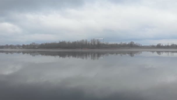 Νησί Cloudy ποταμού — Αρχείο Βίντεο