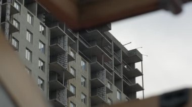 Bitmemiş İnşaat Apartmanı Binası Serabı