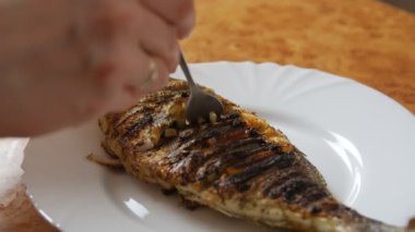 Kızarmış Balık Tatma