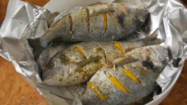 Balık pişirmek için marine etme