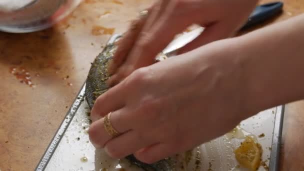 Marinating Fish With Lemon — Stock Video