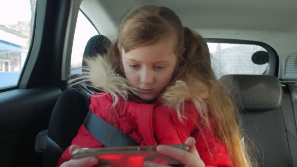 Child Girl With Phone In The Car — Stock Video