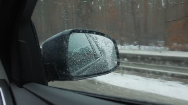 Espejo retrovisor lado lluvioso — Vídeos de Stock