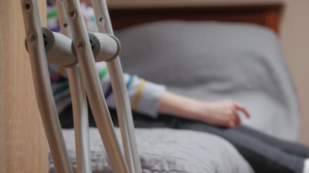Crutches Child Girl Plaster — Stock Video