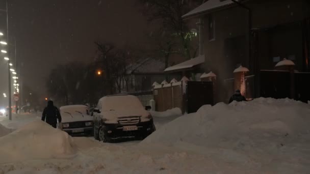 Ventilador de neve à noite — Vídeo de Stock