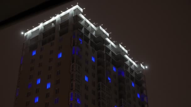 Iluminação do prédio de apartamentos — Vídeo de Stock
