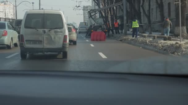 Автосервис по ремонту дорог — стоковое видео