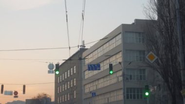 Yol İşaretleri ve Binası