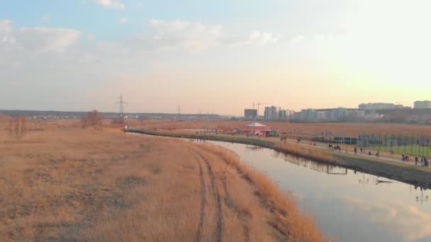 Edificios residenciales de River Park — Vídeo de stock