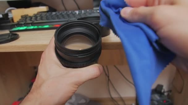 Vyčistit objektiv fotoaparátu — Stock video
