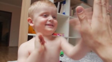 Oğlan ve Adam Beş Verin