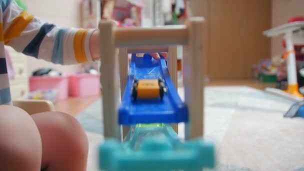 Araba Oyunu ve Çocuk — Stok video