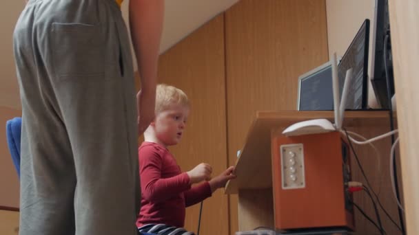 Boy With Father At The Computer — Stock Video