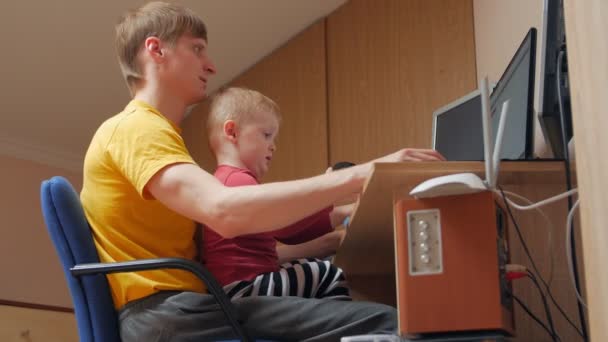 Boy With Dad At The Computer — Stock Video