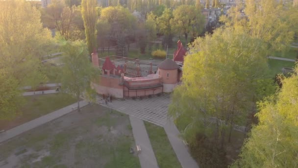 공원 안에 있는 요새 — 비디오