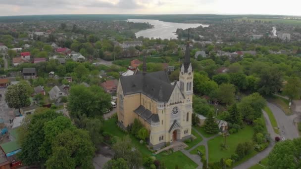 Церква в селі — стокове відео