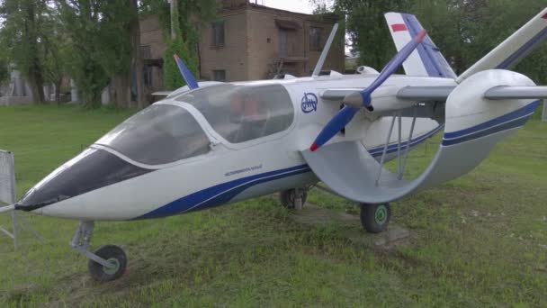 Altes sowjetisches Flugzeug — Stockvideo