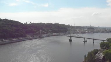 Nehir Köprüsü İskele Tekneleri