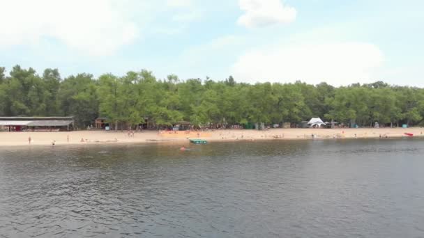 Multitud en la playa — Vídeos de Stock