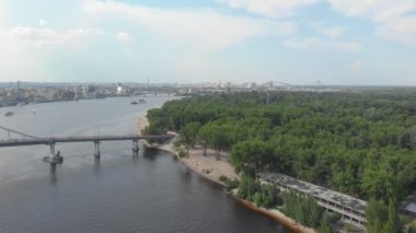 Nehrin karşısındaki köprüler