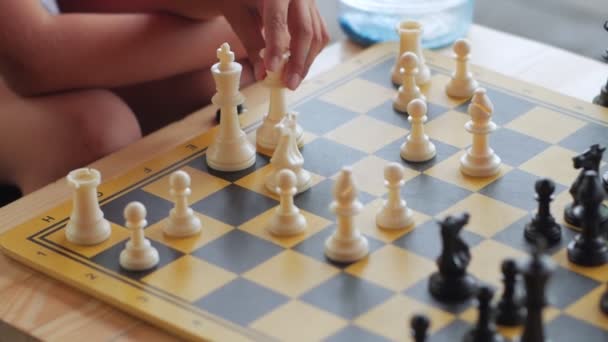 Queens Chess Move — стоковое видео