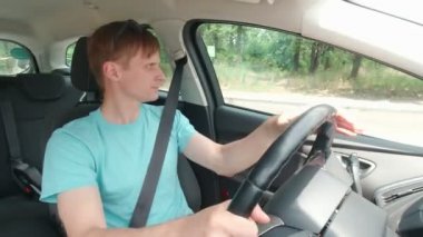 Adam Otobanda Yola Çıktı