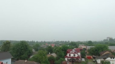 Gökyüzünde şimşekler çakıyor