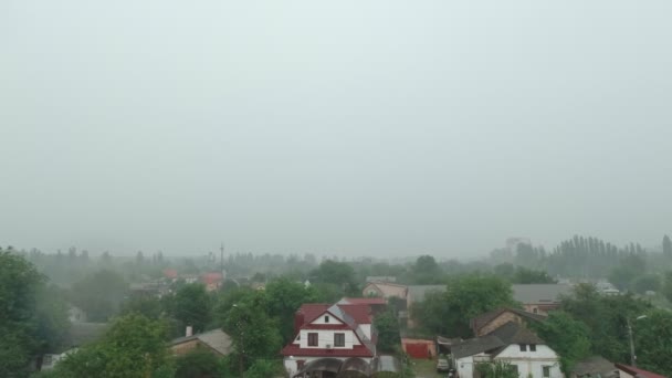 Cidade do nevoeiro da chuva — Vídeo de Stock