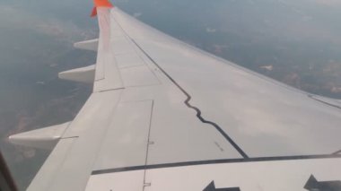 Uçak kanadı penceresinden