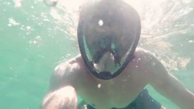 Erkek Dalgıç Su Altında