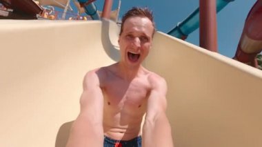 Sudaki Adam Yavaş Hareket Ediyor