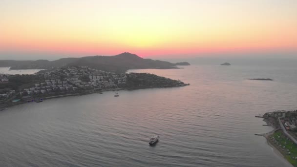 바다 위로 붉은 태양 — 비디오