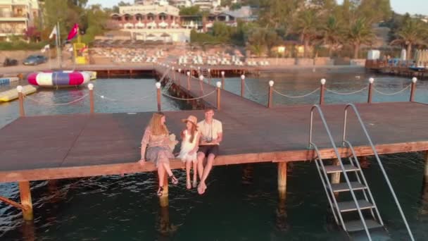 Family On The Sea Pier — стоковое видео