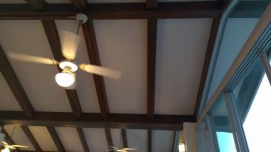 Tavanda Avize Pervanesi