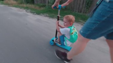 Motosikletli Oğlan ve Bisikletli Kız