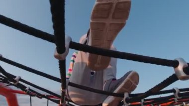 Spor Halatlarındaki Kız