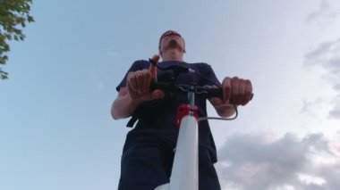 Scooter 'daki Uzun Adam