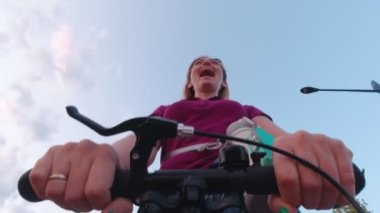 Scooterlı Kadın Keyfi