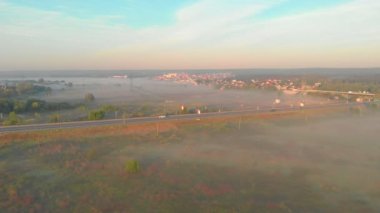 Yoldaki reklam panoları