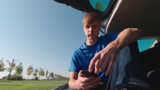 Man With Phone Eating — Stock Video