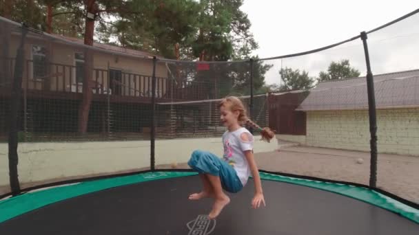 Laughing Girl On A Trampoline — Stok Video