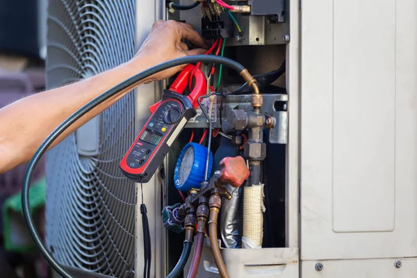 Air Conditioning Repair Man Hands Checking Fixing Modern Air Conditioning — Stock Photo, Image