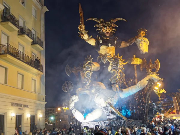 VIAREGGIO, ITALY - 12 марта: аллегорическая платформа в Виареджо С — стоковое фото