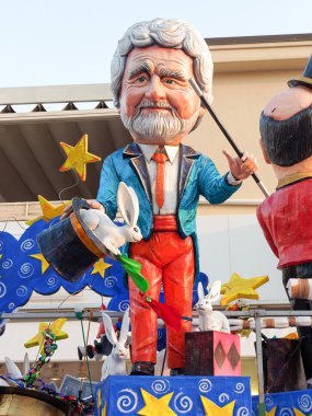 Viareggio, İtalya - 12 Mart: alegorik float Viareggio c