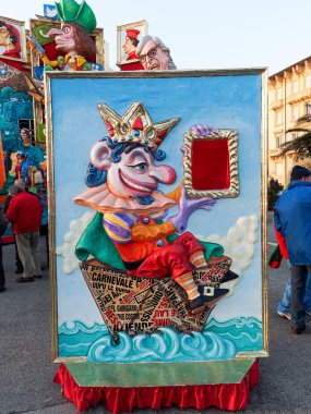 Viareggio, İtalya - 12 Mart: alegorik float Viareggio c